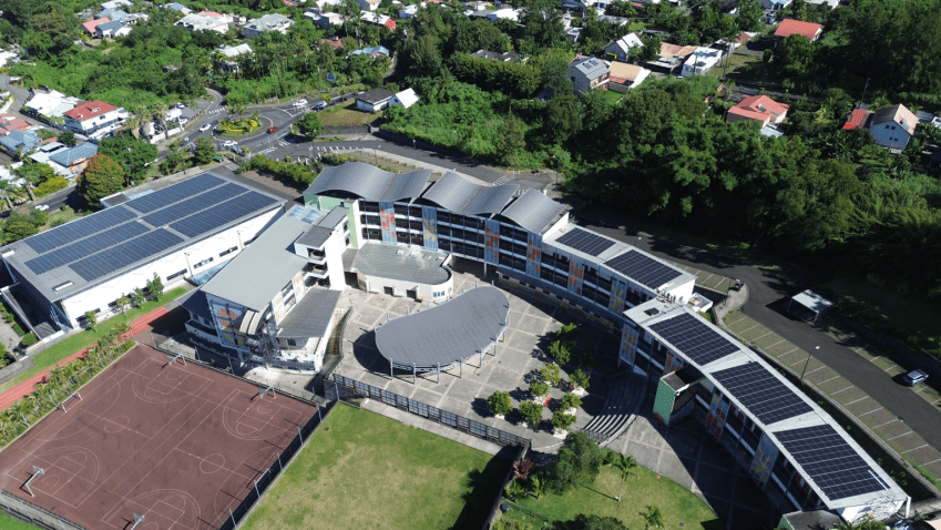 Une centrale photovoltaïque sur toiture de Corsica Sole, à La Réunion. © Corsica Sole