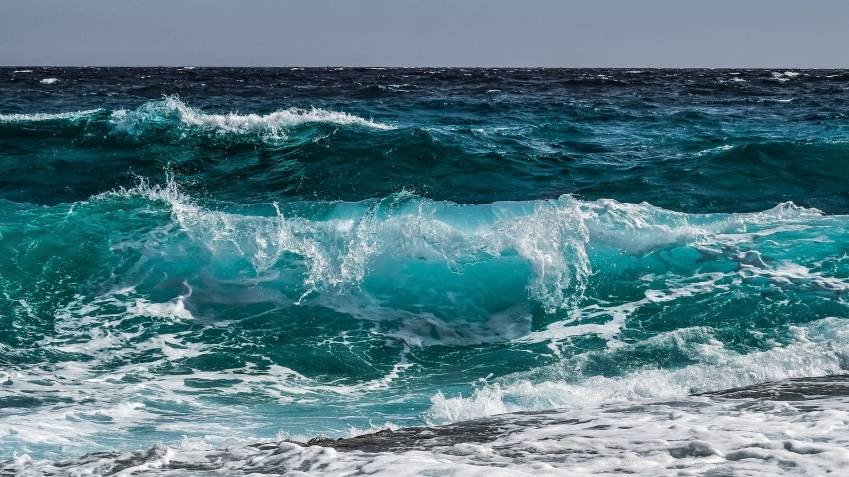 L'énergie osmotique provient de la rencontre entre les mers ou océans et les fleuves. L'énergie osmotique provient de la rencontre entre les mers ou océans et les fleuves.