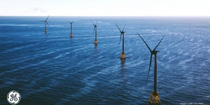 Des éoliennes implantées au large de Fécamp et Etretat. © Chris New 