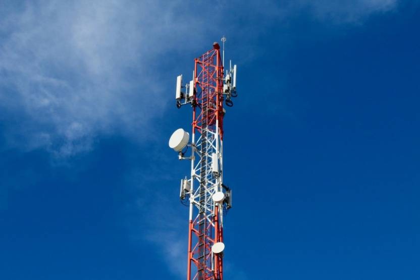 Une tour de télécommunication.