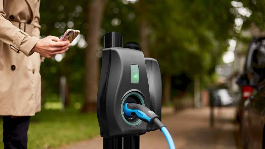 Connected Kerb veut déployer 190 000 chargeurs de VE d'ici 2030. 