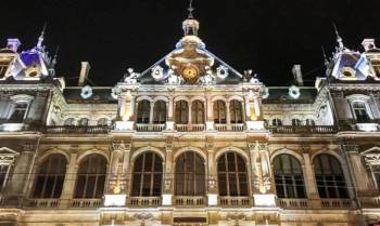Place des Cordeliers, o&ugrave; se rejoignent les rues de la R&eacute;publique et Grol&eacute;e, lieux des acquisitions d'Amundi Immobilier avec Cr&eacute;dit Agricole Centre-Est. &copy; CFNEWS IMMO