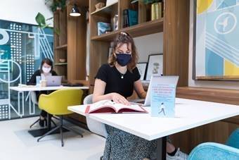 Les espaces de coworking s'adaptent aux mesures barri&egrave;res.
