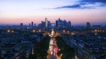 Vue a&eacute;rienne sur La D&eacute;fense, o&ugrave; est int&eacute;gr&eacute; The Link, le projet port&eacute; par Groupama Immobilier. D&egrave;s 2025, cette tour deviendra la plus haute de France.