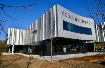 L'ext&eacute;rieur de l'&eacute;cole Alain Ducasse &agrave; Meudon. &copy; Identifiable