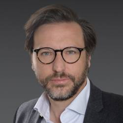 Xavier Petet, Paul Hastings