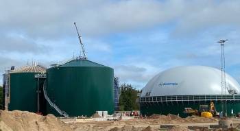 Le site de production de gaz naturel renouvelable est en cours de construction depuis l'année dernière. © Anaergia