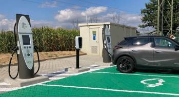 NW Storm couple une solution de stockage par batteries à ses bornes de recharge pour voitures électriques. © NW Storm