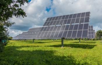 Tenergie se spéciale dans les énergies solaire et éolienne.